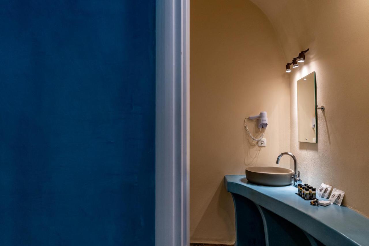 Alma Libre Suites Фира Екстериор снимка
