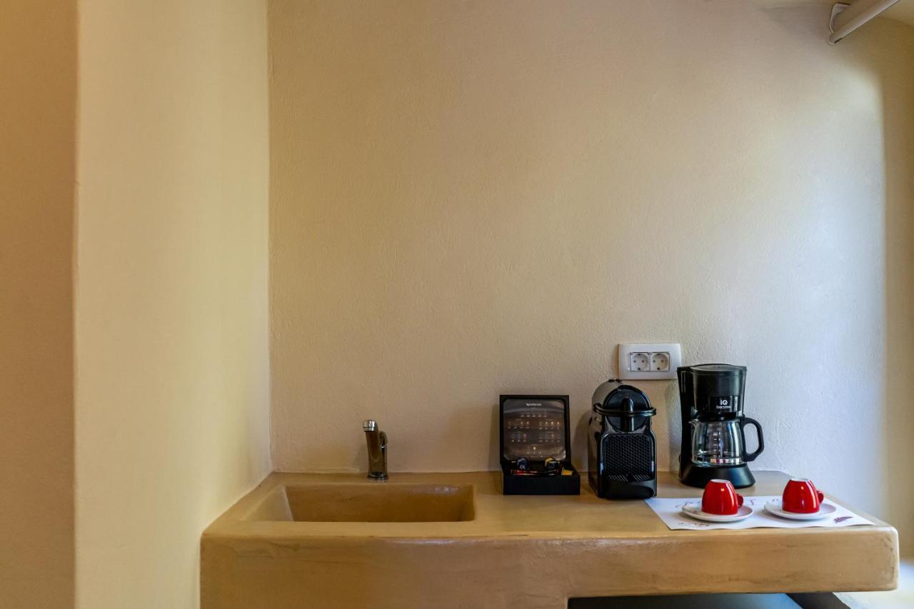 Alma Libre Suites Фира Екстериор снимка