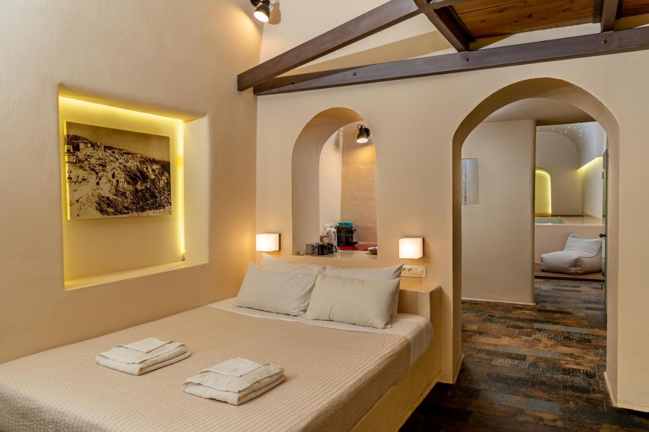 Alma Libre Suites Фира Екстериор снимка