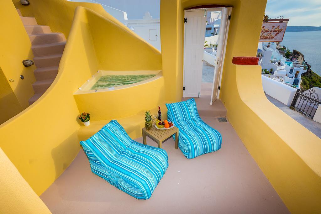 Alma Libre Suites Фира Екстериор снимка